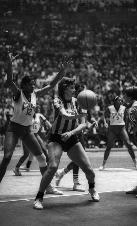 27/10 - Marilyn, 82, exjugador de baloncesto por causa inédita Foto: Archivo / Agensia O Globo