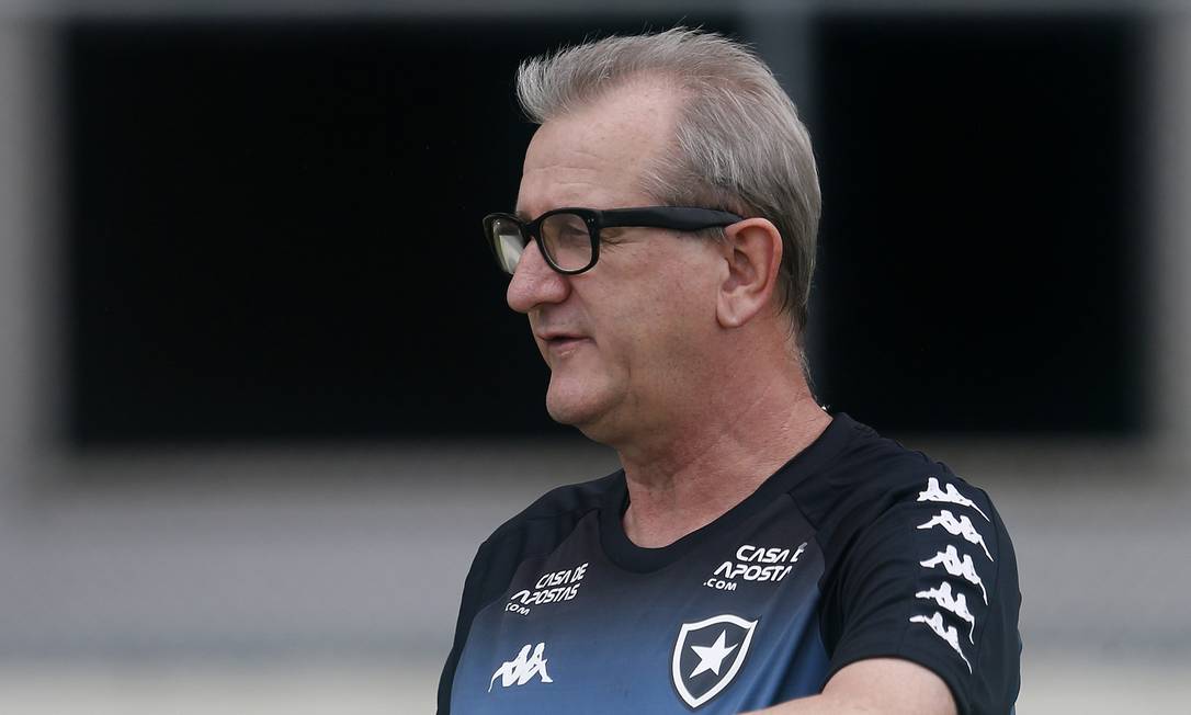 16/12 - Renê Weber, ex-jogador e técnico de futebol, aos 59, de Covid-19 Foto: Vitor Silva / Botafogo