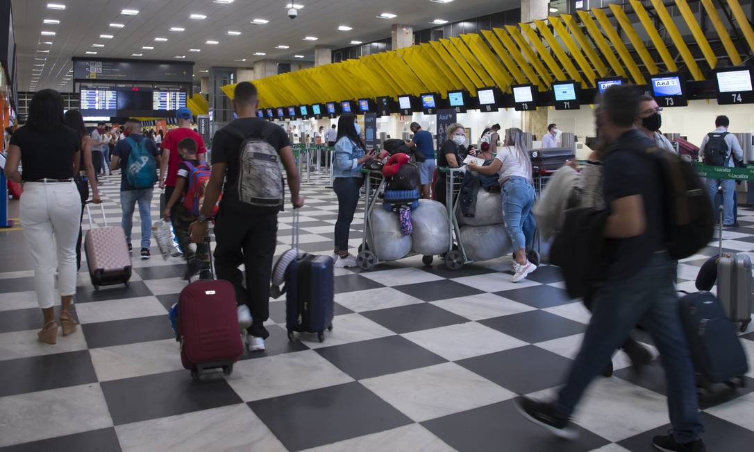 Movimentação no aeroporto de Congonhas, em São Paulo Foto: Edilson Dantas/ Agência O Globo/04-12-2020