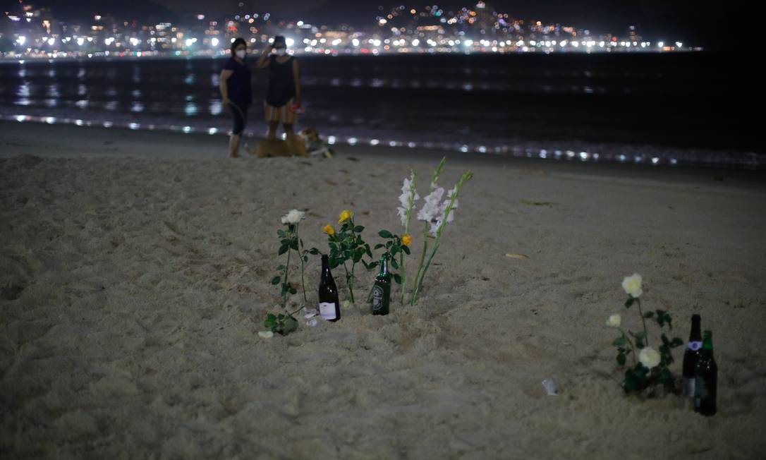 Poucas oferendas nas areias Foto: Agência O Globo