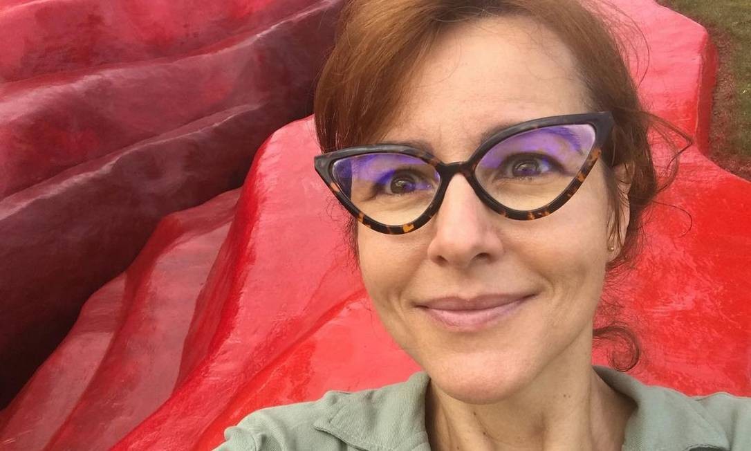 Juliana postou foto diante de sua obra Foto: Reprodução/Instagram