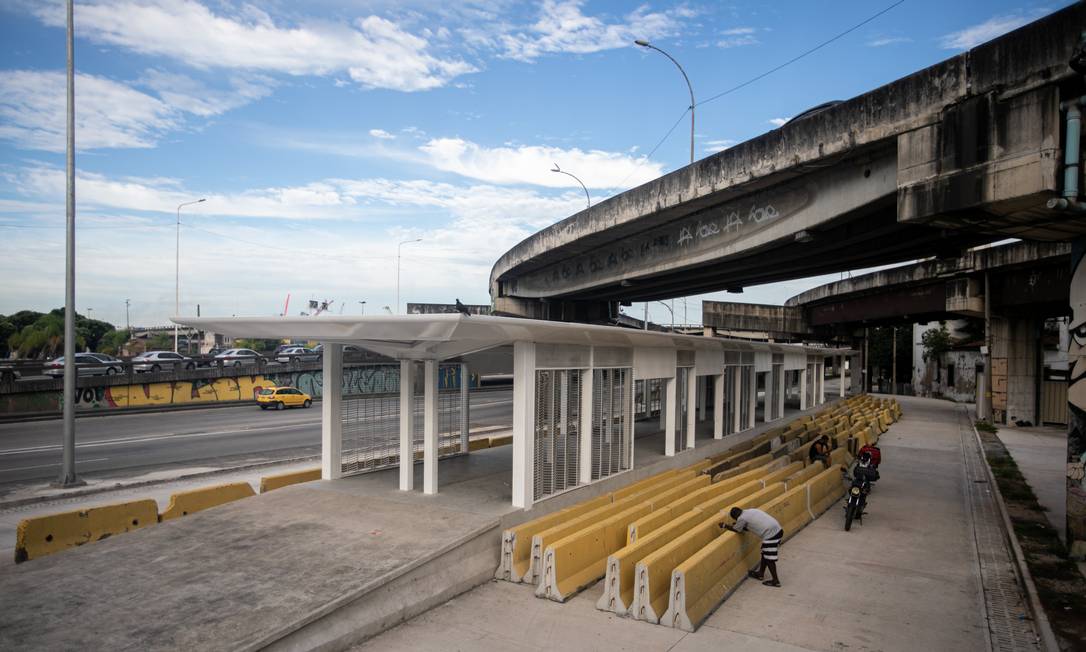 As obras do BRT Transbrasil que receberam recursos por meio de empréstimo do BNDES: projeto de corredor expresso com 28 estações, iniciado em 2014, ainda não foi concluído Foto: Brenno Carvalho