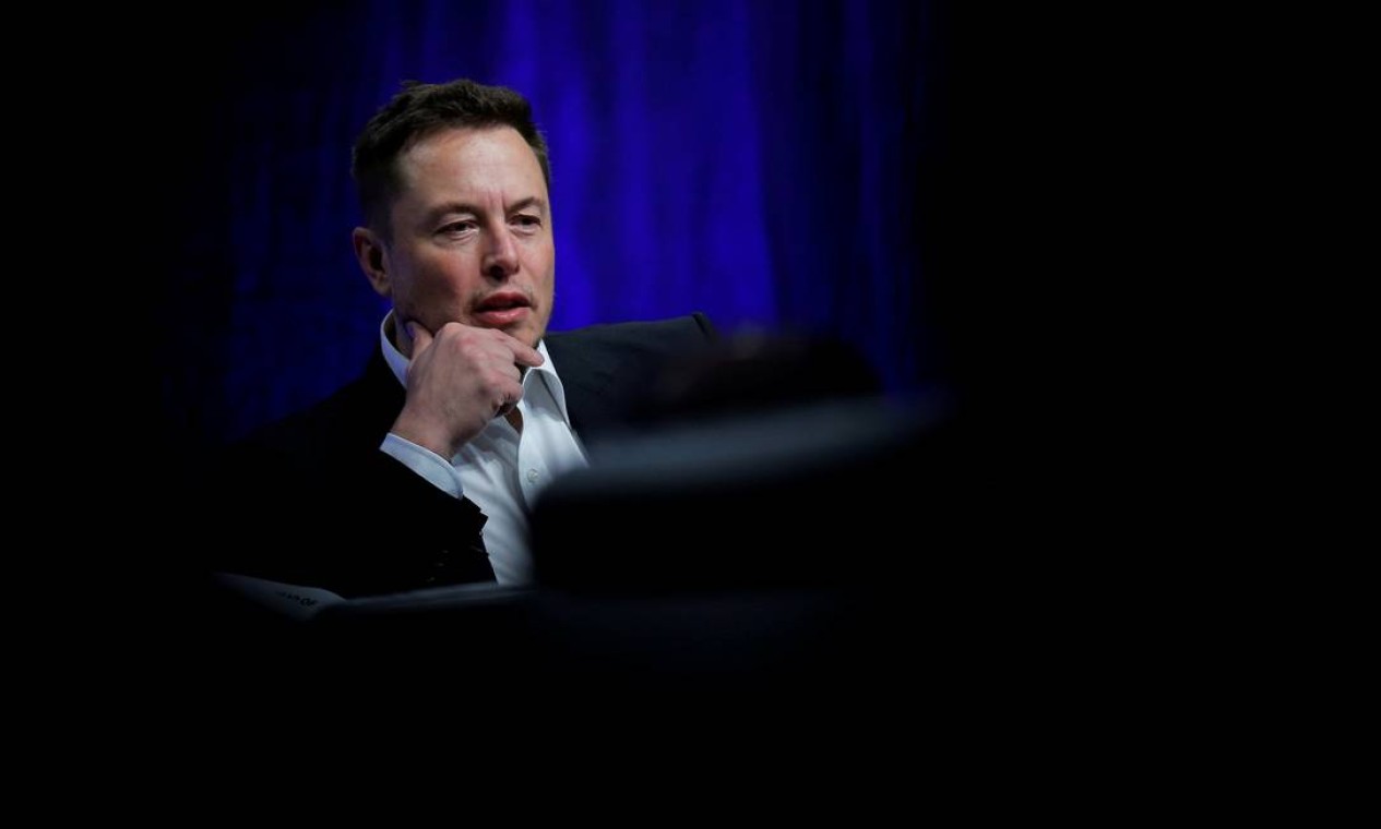 Aos 50 anos, Elon Musk, dono da Tesla e da SpaceX, cuja fortuna estimada em março era de US$ 219 bilhões, encabeça pela primeira vez o ranking da Forbes, superando Jeff Bezos. Foto: Brian Snyder / Reuters