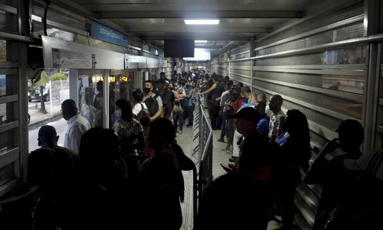 Estação de Santa Cruz é uma das mais movimentadas do modal Foto: Gabriel de Paiva / Agência O Globo