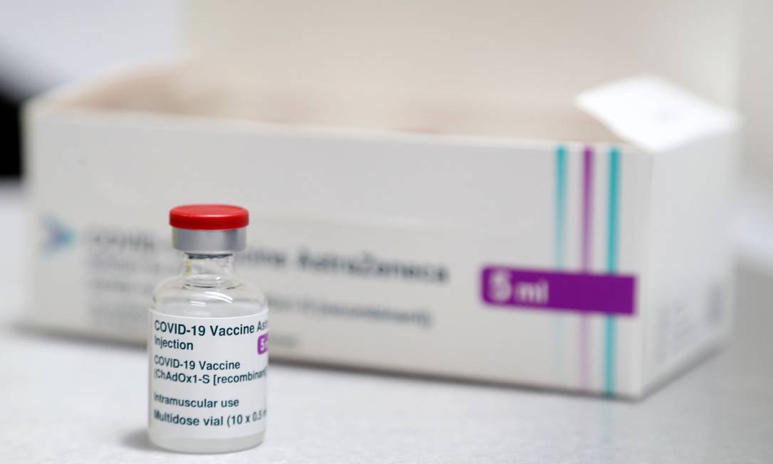 Frasco de vacina da AstraZeneca/Oxford, parceira da Fiocruz Foto: GEOFF CADDICK/AFP / GEOFF CADDICK/AFP