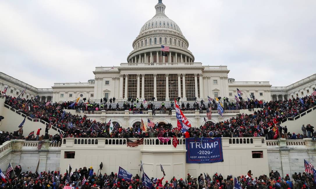 x91099820_Supporters-of-US-President-Donald-Trump-gather-in-front-of-the-US-Capitol-Building-in-W.jpg.pagespeed.ic.LUbPv40yK4.jpg