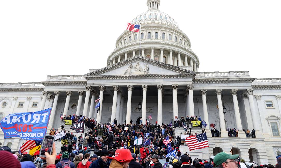 Apoiadores de Trump invadiram Congresso americano nesta quarta (6) Foto: Tasos Katopodis / Getty Images