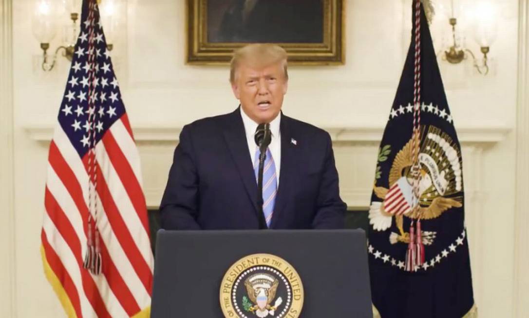 Presidente dos Estados Unidos, Donald Trump, em pronunciamento por vídeo filmando na Casa Branca Foto: Donald J. Trump via Twitter / VIA REUTERS