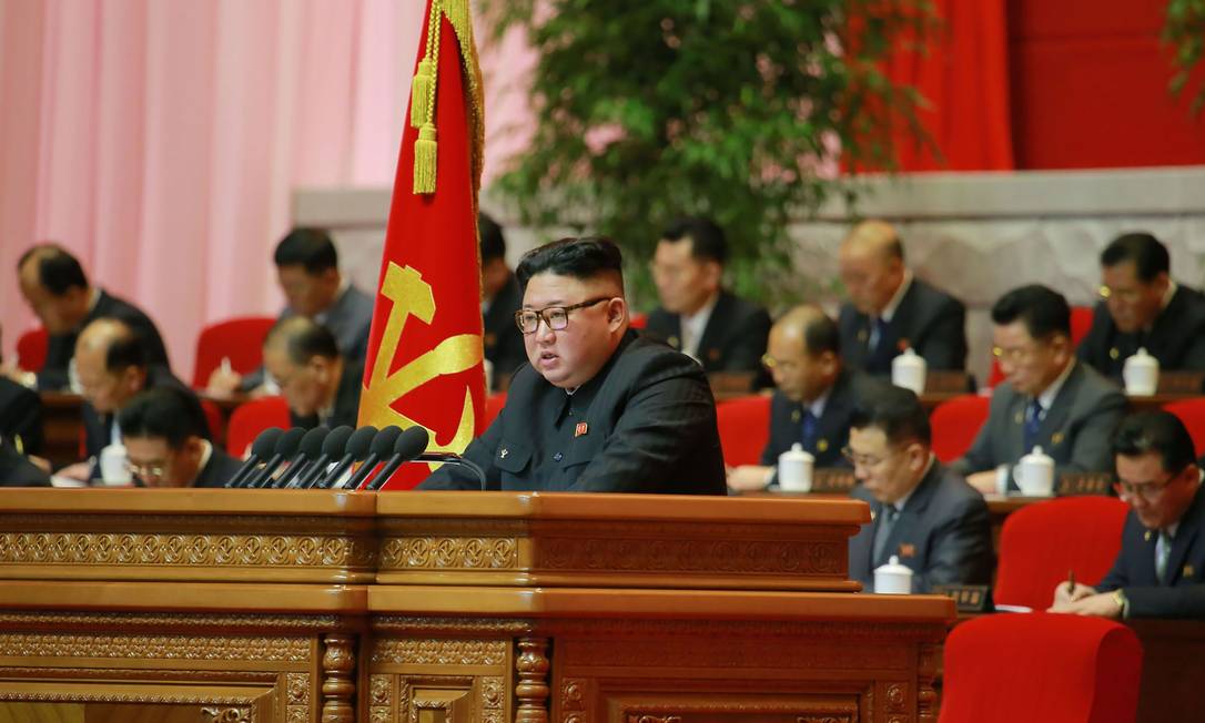 Kim Jong-un discursa no terceiro dia do congresso do Partido dos Trabalhadores da Coreia, em Pyongyang Foto: STR / AFP