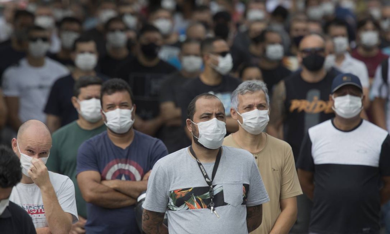 Trabalhadores protestam contra fechamento de fábrica da Ford em Taubaté Foto: Edilson Dantas / Agência O Globo