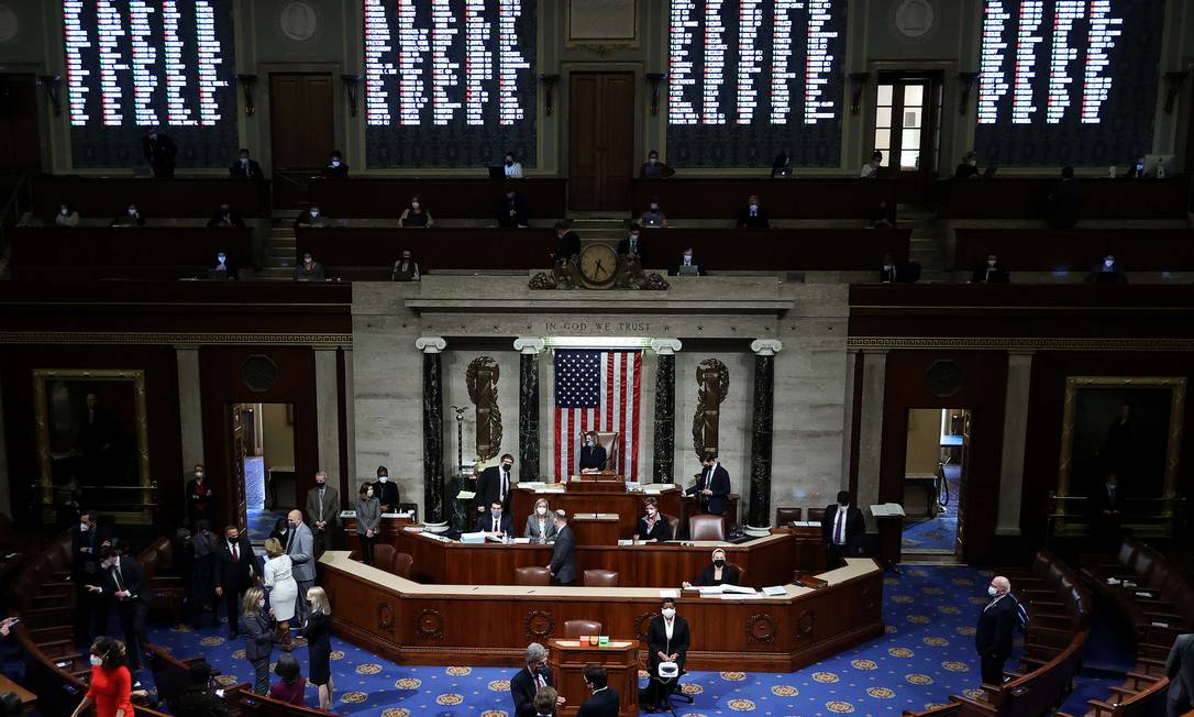 Plenário da Câmara dos Deputados dos EUA durante votação do impeachment de Donald Trump Foto: CHIP SOMODEVILLA / AFP
