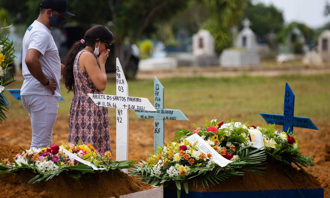 Manaus tem batido recordes de enterros diariamente Foto: MICHAEL DANTAS/AFP / MICHAEL DANTAS/AFP