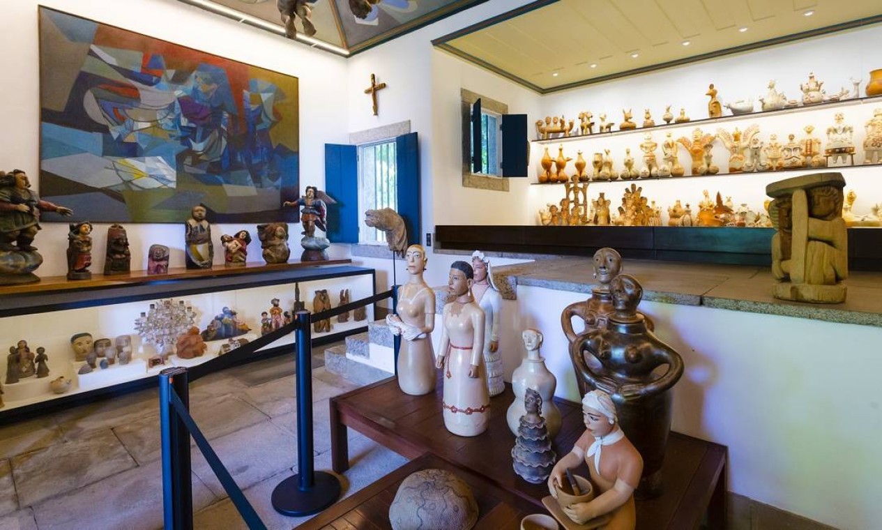 A Sala das Cerâmicas apresenta uma grande galeria de peças feitas pelo próprio Burle Marx e por artistas populares de todo o país Foto: Leo Martins / Agência O Globo