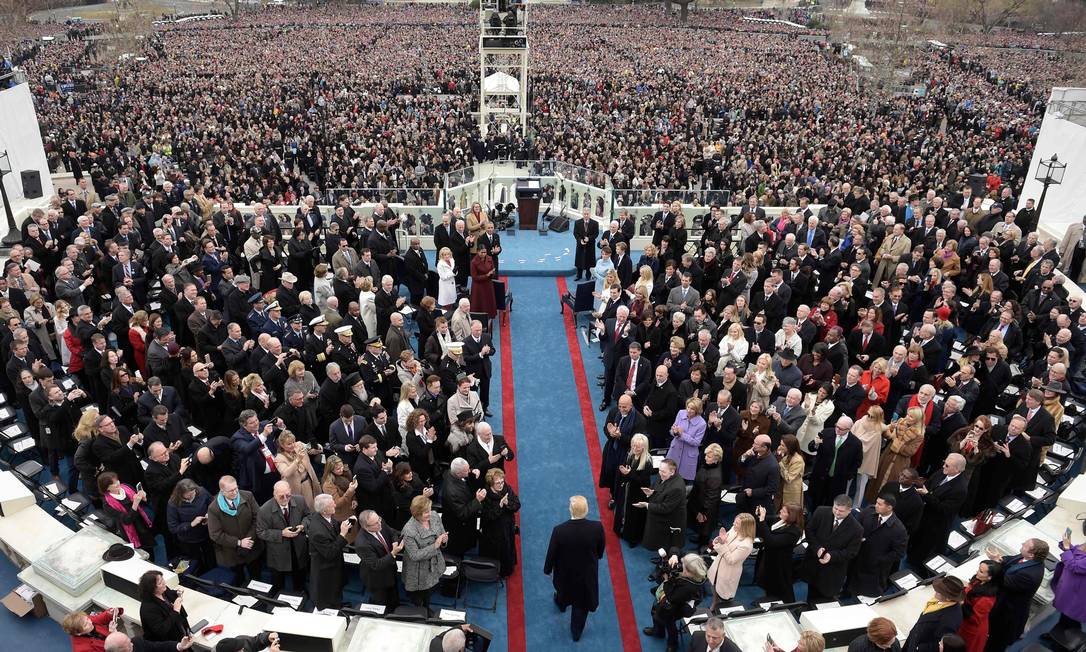O presidente eleito dos EUA, Donald Trump, chega para a cerimônia de posse em frente ao Capitólio, em Washington, no dia 20 de janeiro de 2017 Foto: BRENDAN SMIALOWSKI / AFP - 20/01/2017