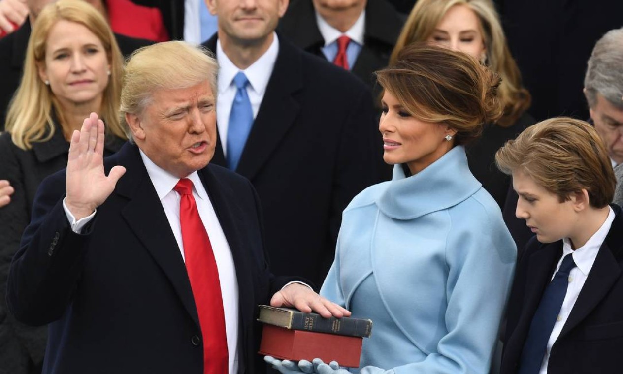 Trump faz seu juramento ao tomar posse como presidente dos EUA Foto: MARK RALSTON / AFP - 20/01/2017