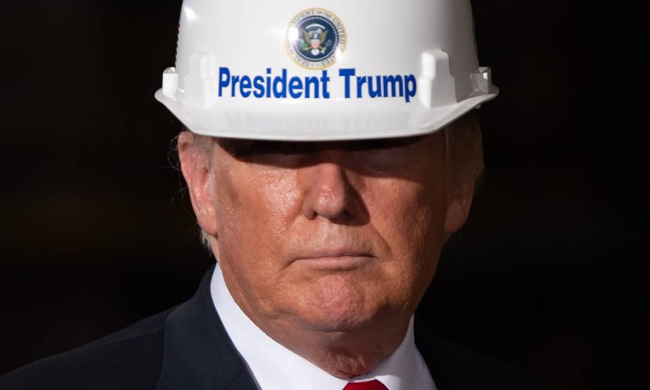 Donald Trump visita a usina siderúrgica Granite City Works, da US Steel, em Granite City, Illinois Foto: SAUL LOEB / AFP - 26/07/2018