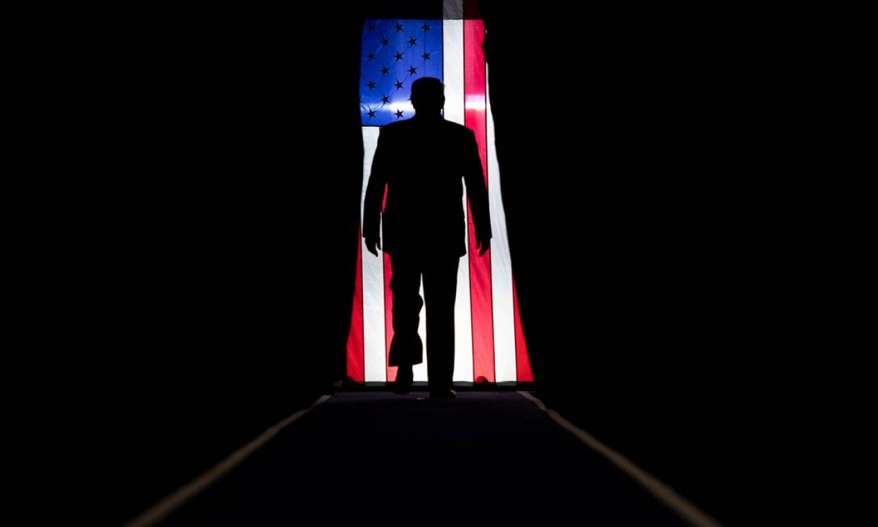 Donald Trump chega para um comício "Keep America Great" no Sudduth Coliseum, no Lake Charles Civic Center, em Lake Charles, Louisiana, em outubro de 2019 Foto: SAUL LOEB / AFP - 11/10/2019