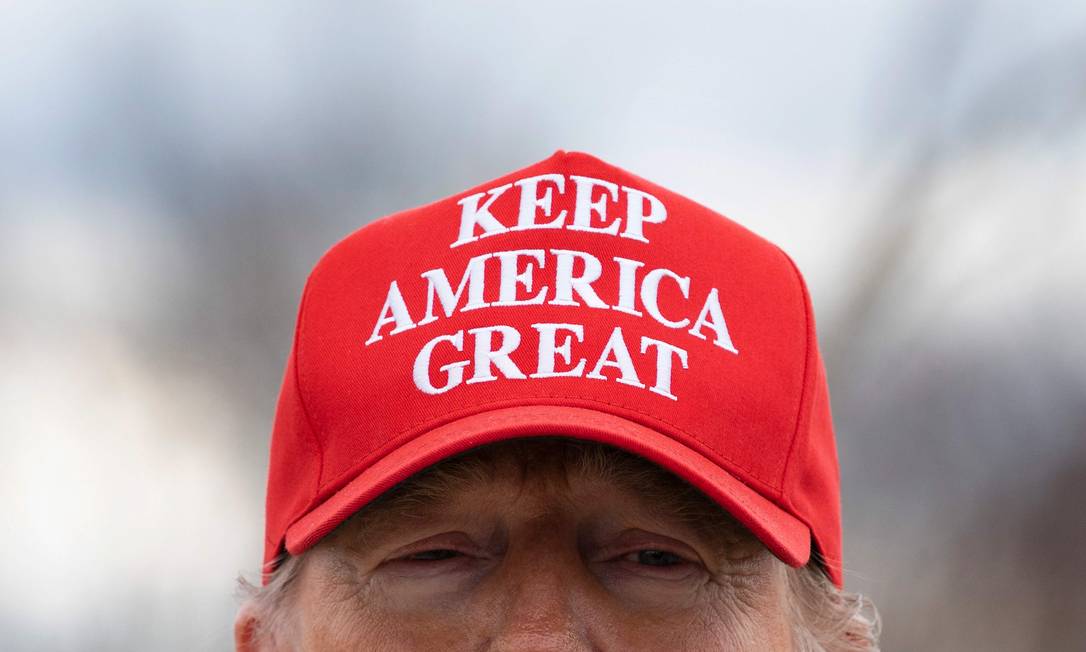 Donald Trump fala após visitar os danos do tornado em Cookeville, Tennessee, em março de 2020. Pelo menos 24 morreram após os terríveis tornados que atingiram o estado Foto: JIM WATSON / AFP - 06/03/2020