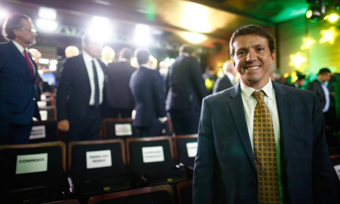 Parte do elenco pentacampeão mundial com a Seleção, Juninho Paulista passou pelo rival Flamengo duas vezes, voltou ao Middlesbrough e foi Bola de Prata pelo Palmeiras. Seu último clube seria o Sidney FC, da Austrália, em 2007, dois anos antes de assumir administrativamente o Ituano, clube que o revelou. Em Itu, voltou a atuar em 2010, ajudou a salvar a equipe do rebaixamento e emendou em aposentadoria defnitiva e num trabalho frutífero de dez anos à frente do clube, com direito a título Paulista em 2014. Em 2019, Juninho, então diretor de desenvolvimento da CBF, foi convidado a ser coordenador da Seleção Brasileira, cargo que ocupa até hoje. Foto: Lívia Villas / CBF