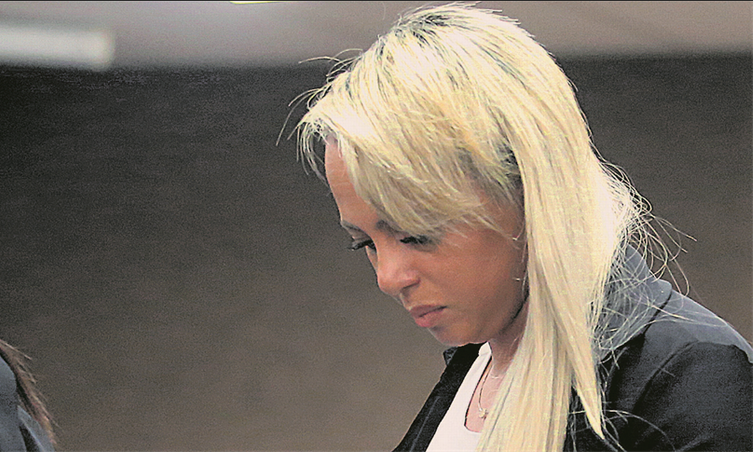 Condenada a 20 anos de prisão, Adriana Ferreira Almeida, a Viúva da Mega-Sena, está em casa desde o Natal Foto: Reprodução