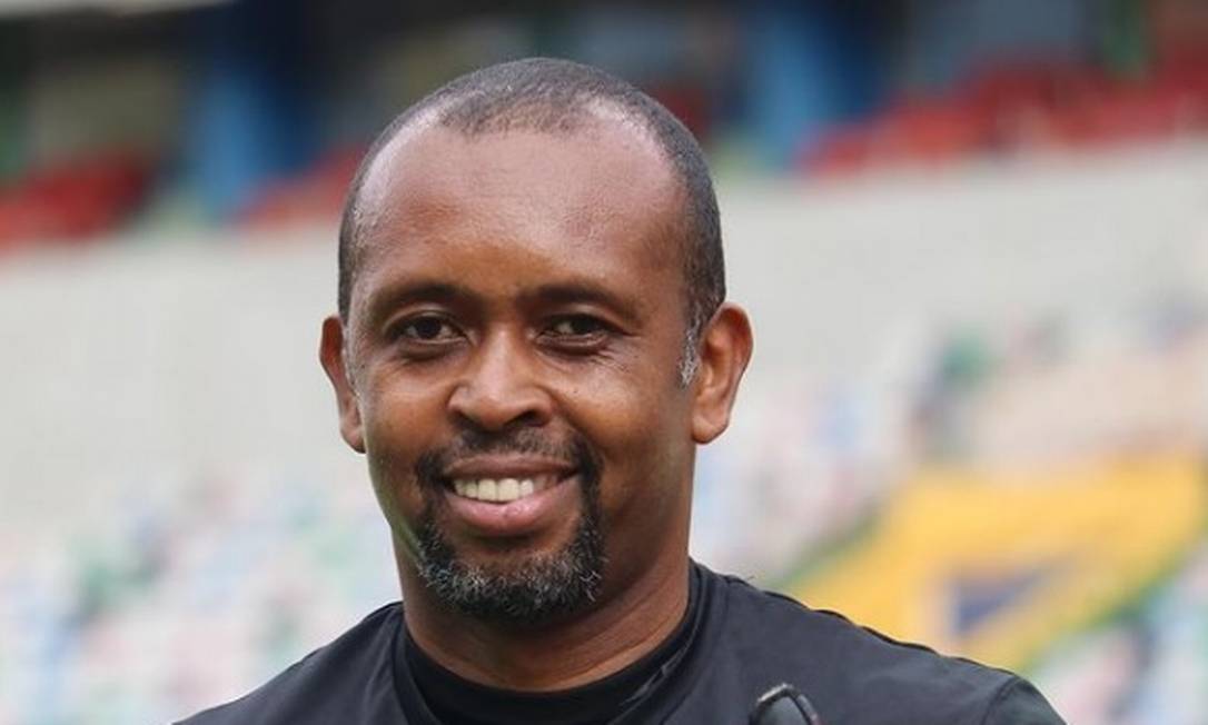 O goleiro Helton deixou o Vasco em 2002 rumo ao futebol português. Passou pelo União de Leiria, mas foi no Porto, time para o qual se transferiu em 2005, que viveu os melhores momentos da carreira: ganhou sete títulos portugueses e uma Liga Europa. Em 2016, o goleiro deixou o Estádio do Dragão e sinalizou que encerraria a carreira. Chegou até a assumir como técnico do Freamunde, da terceira divisão portuguesa, dois anos depois. Em 2020, porém, resolveu retomar a carreira nos gramados. Aos 42 anos, o goleiro voltou a atuar pelo União de Leiria. Helton tem diversas passagens pela seleção brasileira e esteve no elenco campeão da Copa América em 2007. Foto: Divulgação/UD Leiria