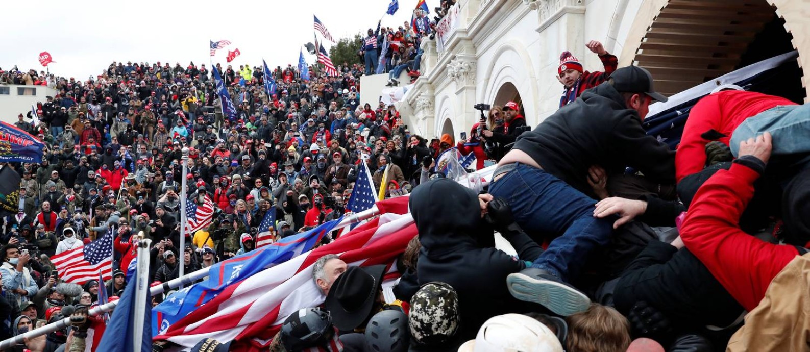 Apoiadores do presidente Donald Trump invadem o Capitólio em 6 de janeiro Foto: Shannon Stapleton / Reuters