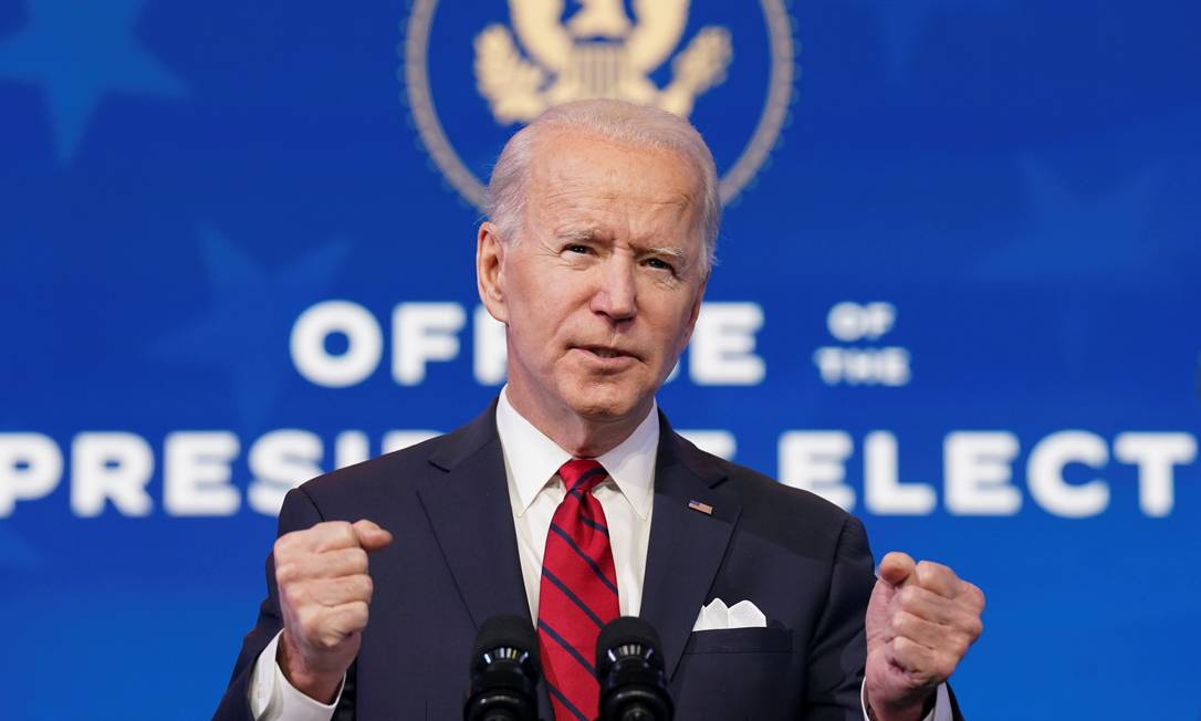 Joe Biden faz discurso sobre ações contra o novo coronavírus em Wilmington, no dia 15 de janeiro Foto: KEVIN LAMARQUE / REUTERS