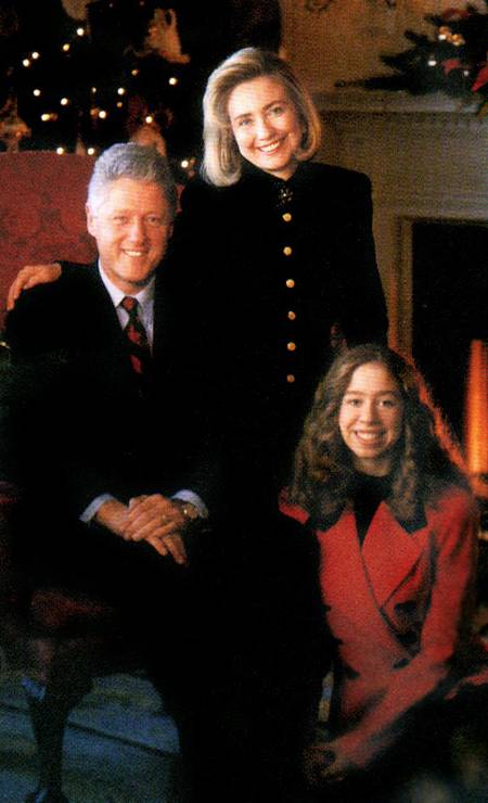 Bill Clinton, Hillary Clinton e Chelsea Clinton no Natal de 1997 Foto: Arquivo / White House