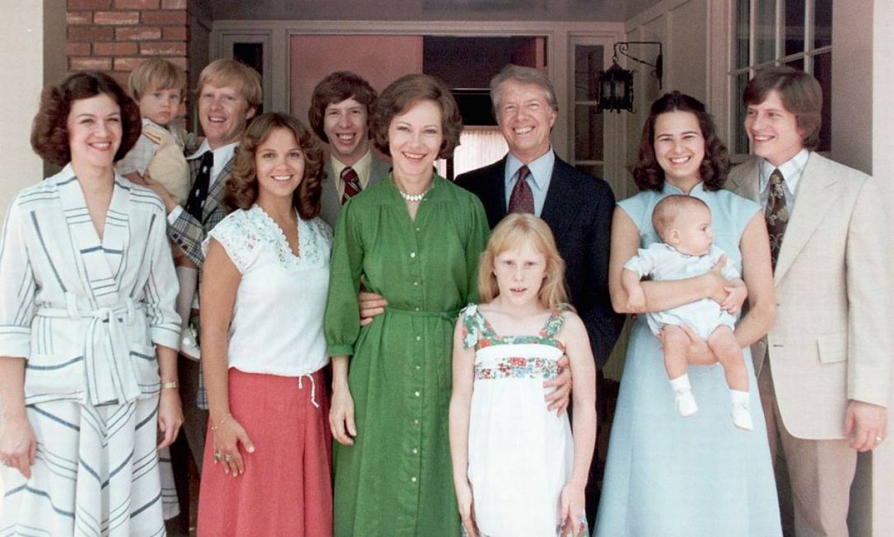 A família do presidente Jimmy Carter, que residiu na Casa Branca entre 1977 e 1981. Carter e a esposa, Rosalynn Smith Carter, tiveram quatro filhos: John, James, Donnel e Amy (ao centro, abraçada à primeira-dama) Foto: Arquivo