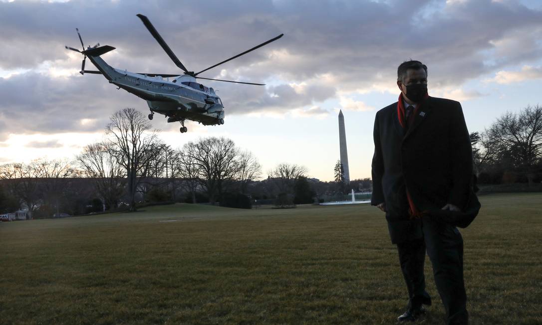 Il presidente degli Stati Uniti Donald Trump e la First Lady Melania Trump lasciano la Casa Bianca a bordo di Marine One prima dell'inaugurazione del presidente eletto Joe Biden a Washington.  Foto: Leah Mehlis/Reuters