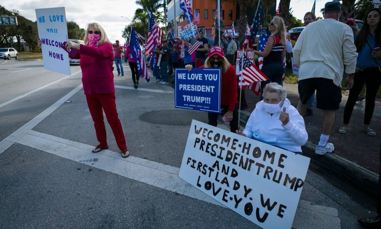 Apoiadores Aguardam Chegada De Donald Trump A Palm Beach Flórida Jornal O Globo 