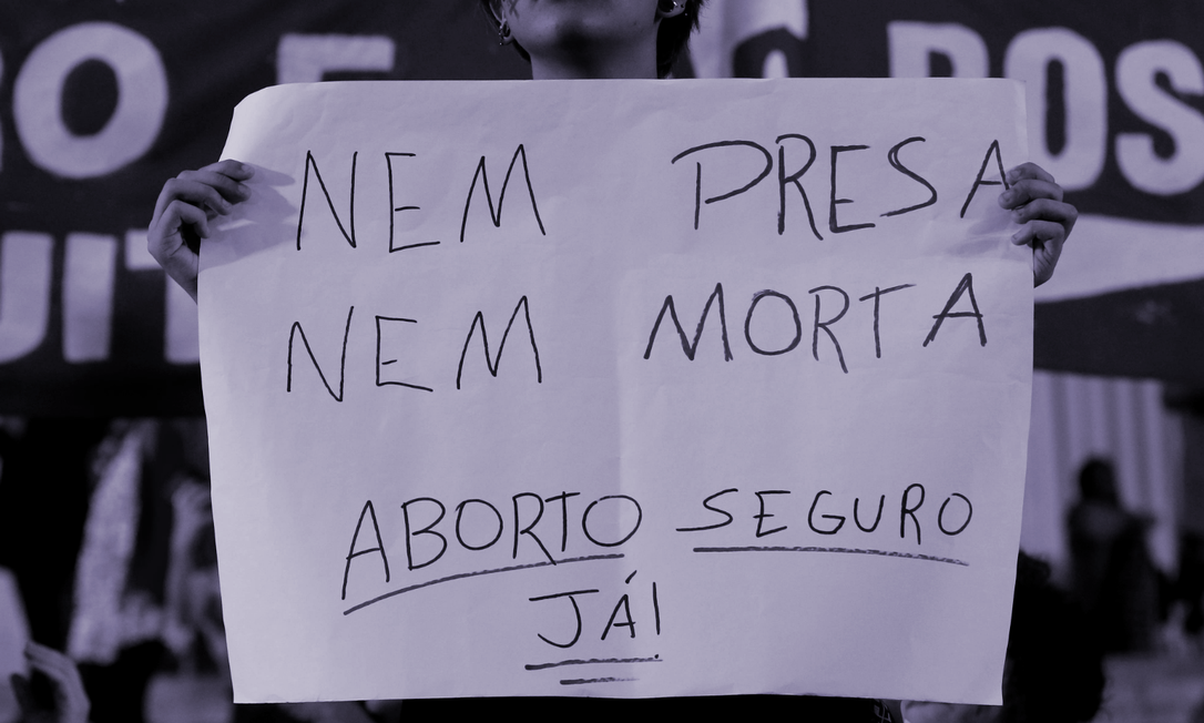 Desde que o Milhas pela Vida das Mulheres entrou em atividade, em setembro de 2019, mais de 308 mil mulheres foram internadas e 1.800 morreram por complicações causadas por um aborto inseguro e clandestino no Brasil Foto: Agência O Globo 