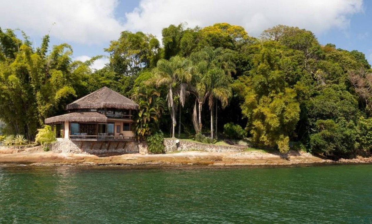 Situada na Baía da Ribeira, no município de Angra dos Reis, Ilha do Capítulo está à venda por R$ 87,5 milhões Foto: Divulgação / Real Estate Brazil