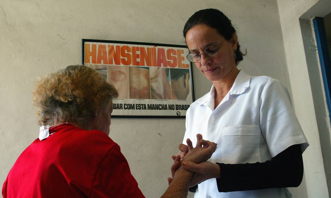 Paciente sendo atendida em posto de saúde Foto: Berg Silva/Agência O Globo 