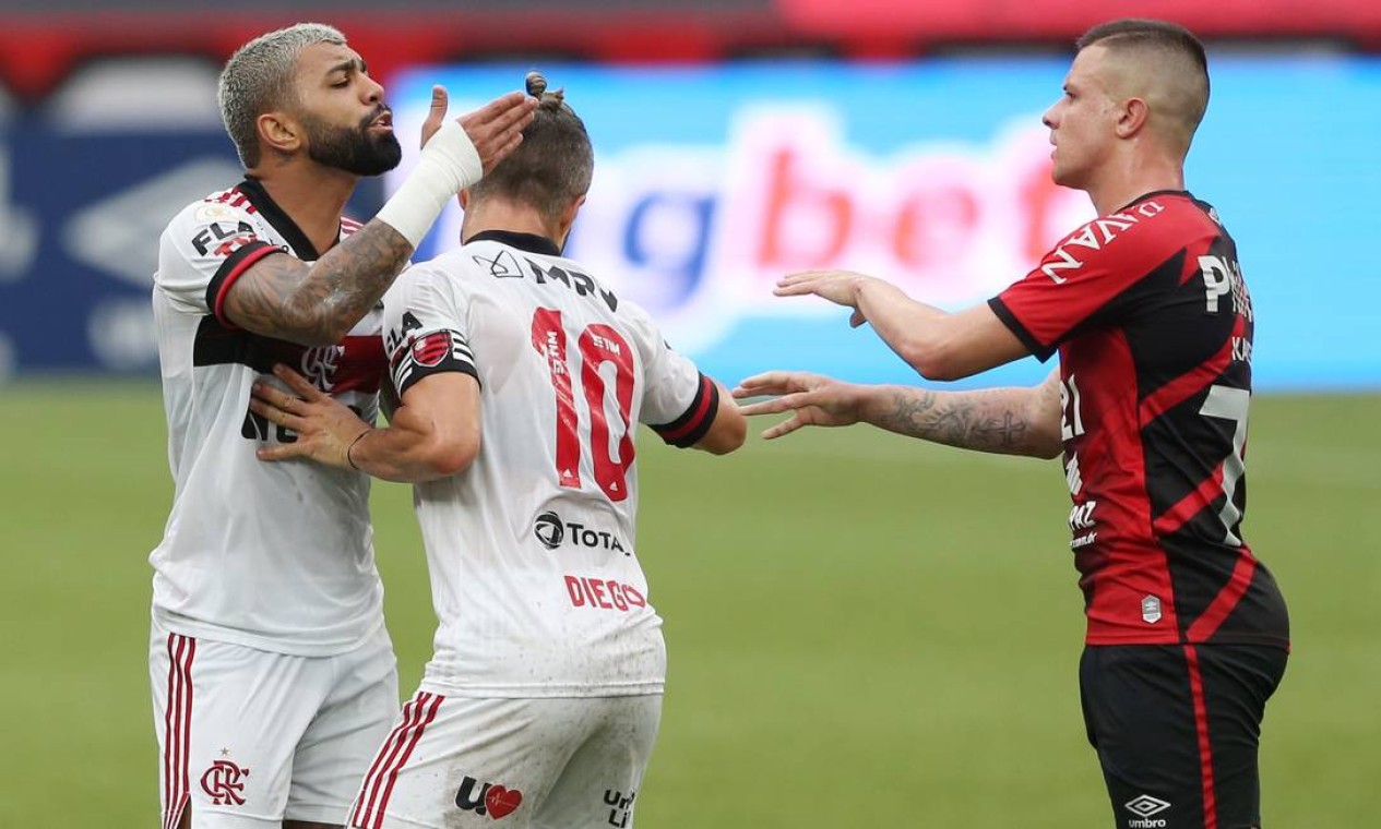 Ceni mexe mal, Flamengo perde para o Athletico-PR e não depende mais de ...