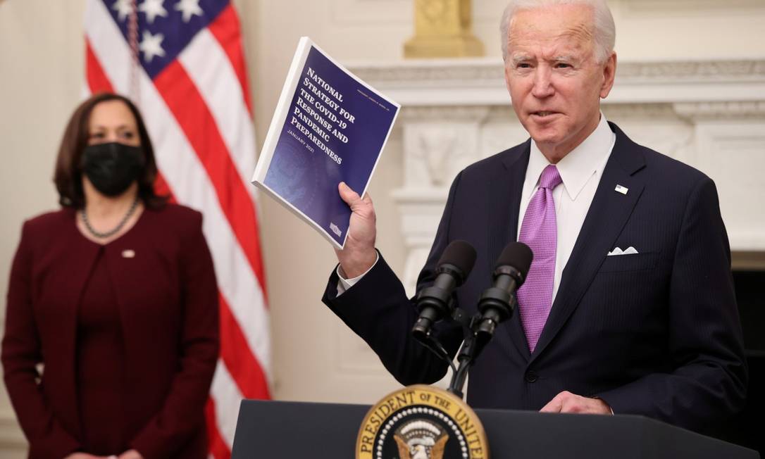 Presidente dos EUA, Joe Biden, fala sobre os planos de seu governo para combater a pandemia durante evento na Casa Branca em Washington, EUA. Foto: JONATHAN ERNST / REUTERS