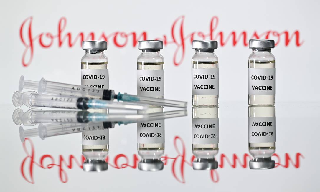 Vacina da Johnson & Johnson é única fórmula no mundo que prevê apenas uma injeção. Foto: JUSTIN TALLIS / AFP