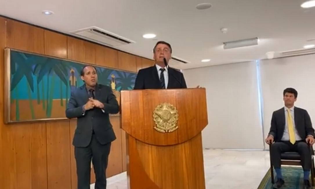 O presidente Jair Bolsonaro discursa em evento sobre os Jogos Escolares Brasileiros Foto: Reprodução/Facebook