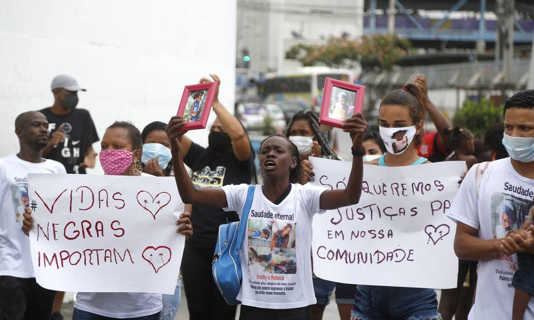 Protesto no Rio de Janeiro, em dezembro, pela morte das meninas Emilly e Rebecca Foto: Fábio Rossi / Agência O Globo