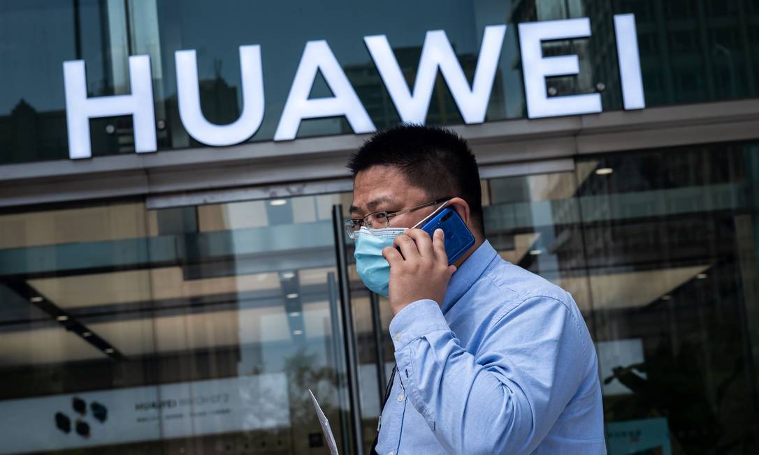 Governo brasileiro é pressionado para vetar chinesa Huawei no 5G Foto: Nicolas Asfouri / AFP