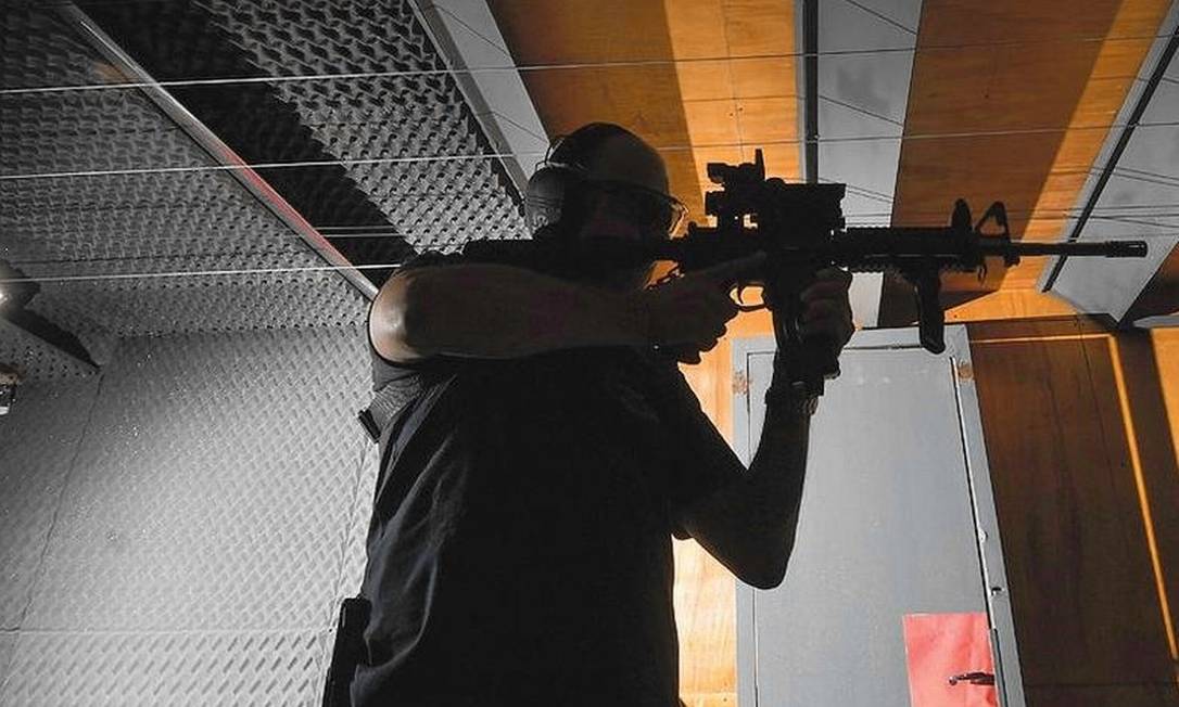 Quantidade de armas de fogo nas mãos de civis ultrapassa a