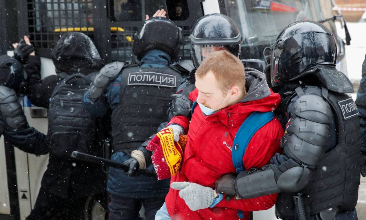 polícia implementou um grande dispositivo de segurança e fechou o acesso ao centro de várias cidades Foto: MAXIM SHEMETOV / REUTERS