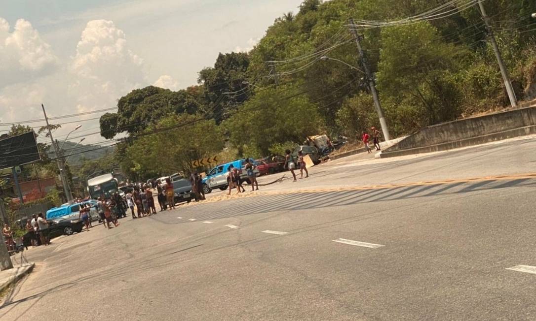 Moradores fizeram portesto após morte de menina de cinco anos baleada em Niterói Foto: Reprodução/Redes Sociais