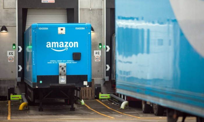 A empresa criou o Amazon Prime, programa que permite aos seus clientes comprar produtos com desconto e receber os pedido em períodos curtos Foto: Chris Ratcliffe / Bloomberg