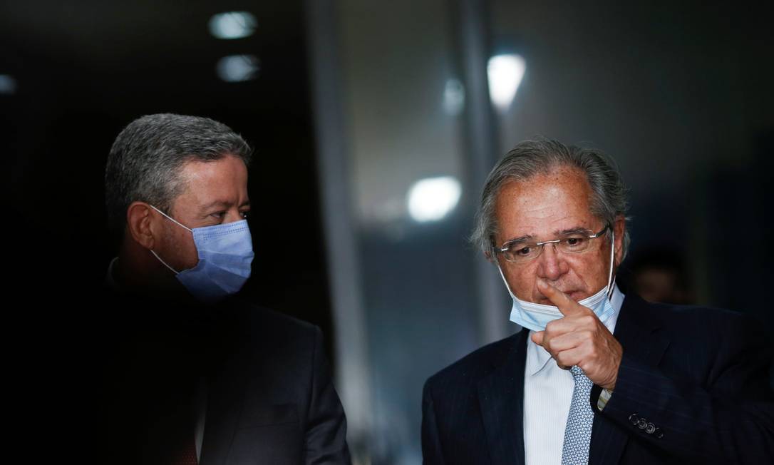 O presidente da Câmara, Arthur Lira (PP-AL), ao lado do ministro da Economia, Paulo Guedes Foto: Adriano Machado / Reuters