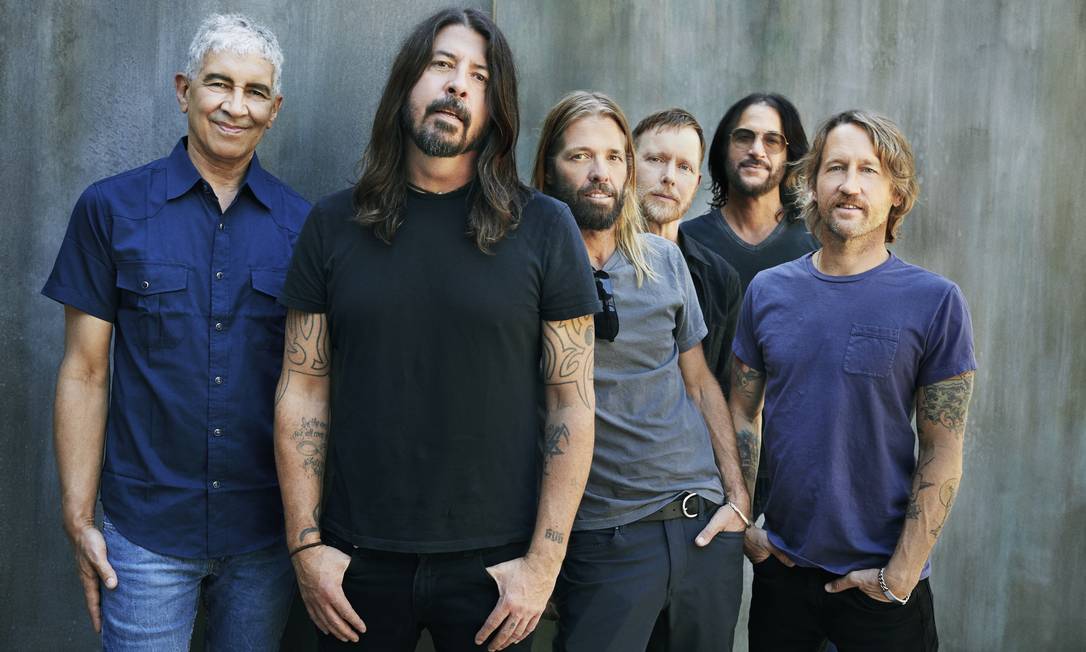 O grupo americano Foo Fighters é o principal nome da noite de domingo Foto: Divulgação