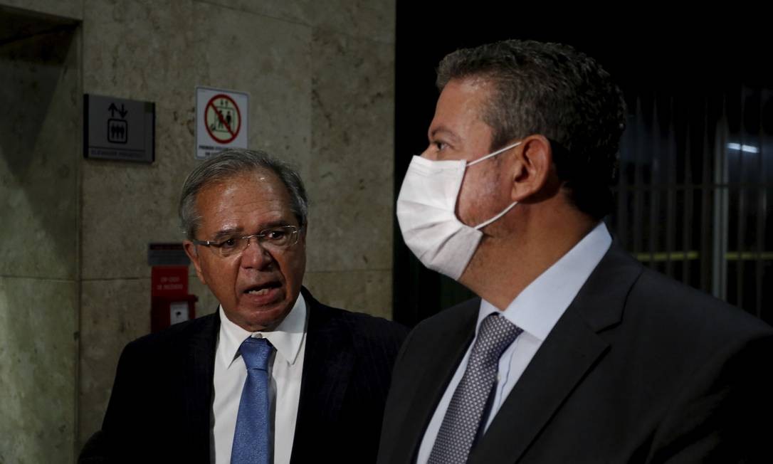 The Minister of Economy, Paulo Guedes, and the mayor Lira, at a press conference after a meeting Photo: Pablo Jacob / 2-4-2021 / Agência O Globo