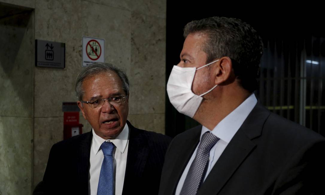 O ministro da Economia Paulo Guedes, e o presidente da Câmara, Arthur Lira, em coletiva após encontro Foto: Pablo Jacob/4-2-2021 / Agência O Globo