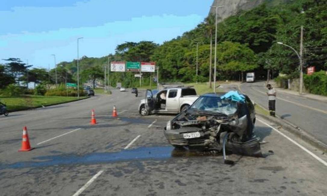 Foto do laudo mostra um dos carros após o acidente: veículo do surfista chegou a atingir 144km/h Foto: Reprodução