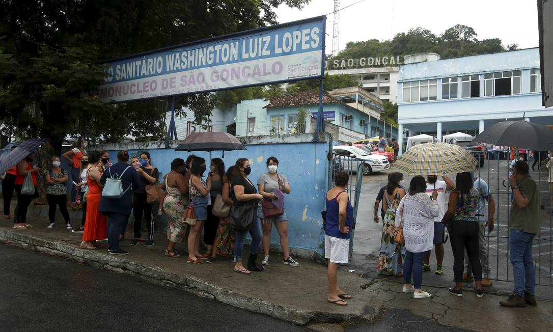 Profissionais da Saúde de outras cidades são vacinados em São Gonçalo Foto: FABIANO ROCHA / Agência O Globo
